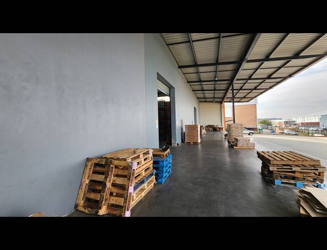 3,234M² WAREHOUSE TO LET IN COSMO BUSINESS PARK